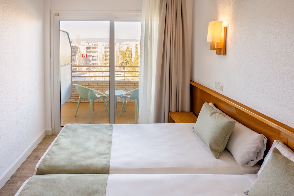 Hotel Jaime I — Hotel rooms in Salou, Catalonia