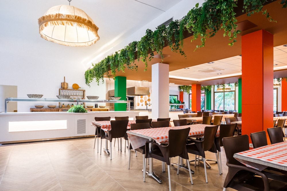 Hotel Jaime I — Restaurant & bars in Salou, Catalonia