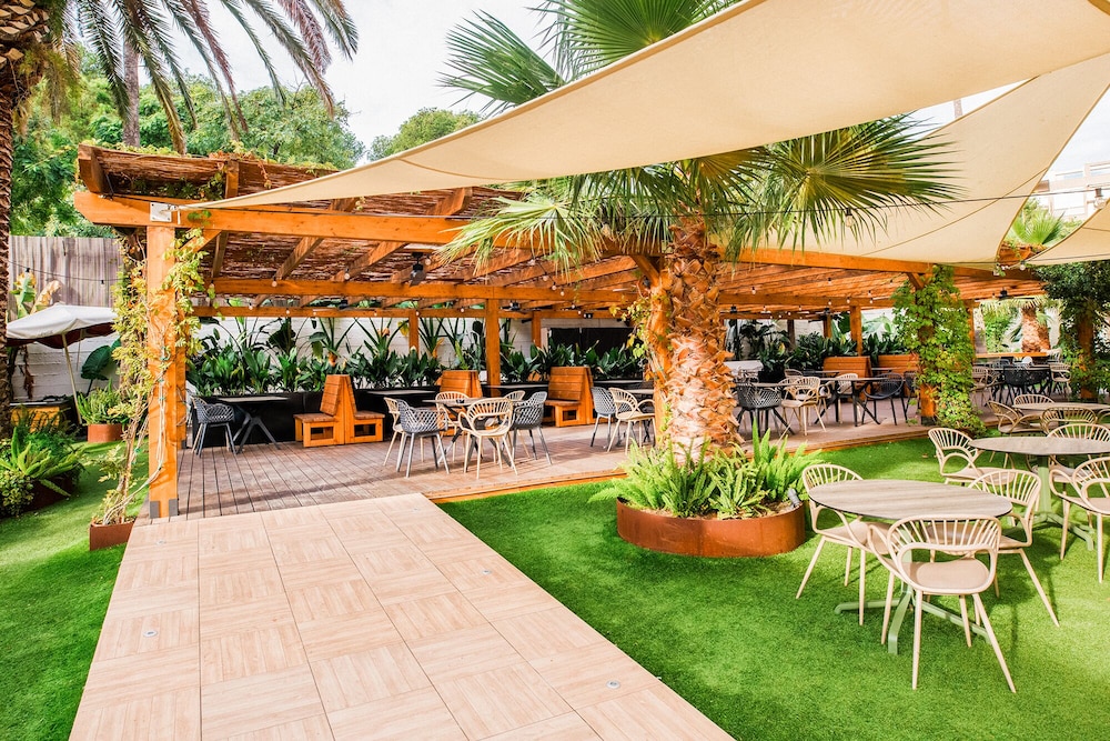 Hotel Jaime I — Restaurant & bars in Salou, Catalonia