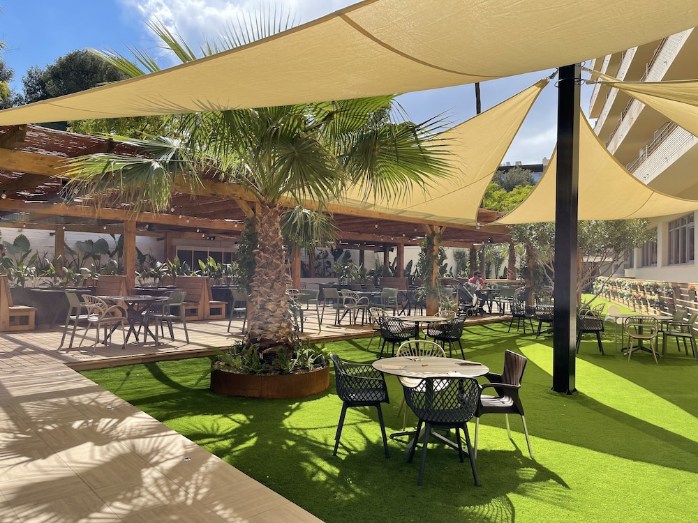 Hotel Jaime I — Restaurant & bars in Salou, Catalonia