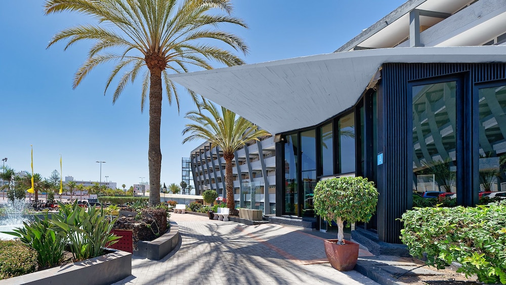 Ura Jardín del Atlántico — Hotel building in Playa del Ingles, Canary Islands
