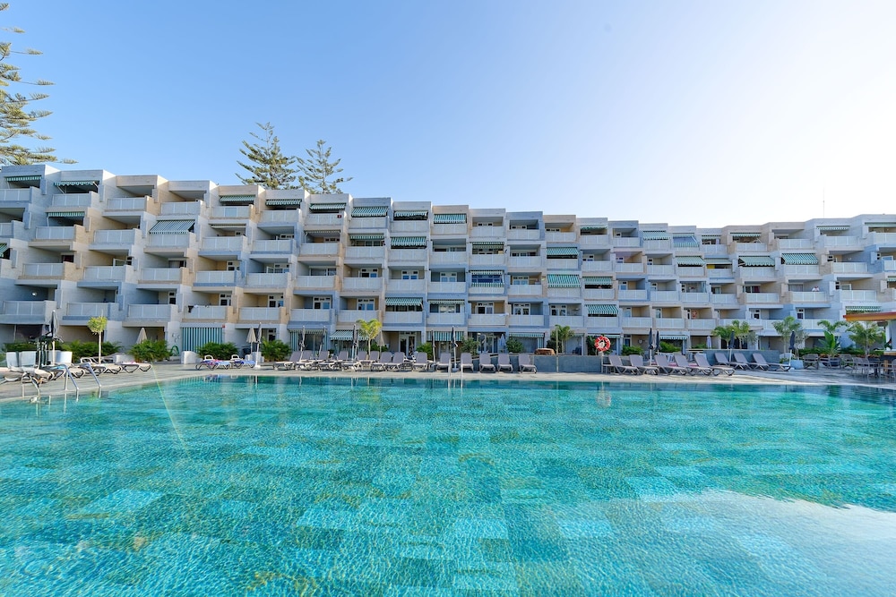Ura Jardín del Atlántico — Hotel building in Playa del Ingles, Canary Islands