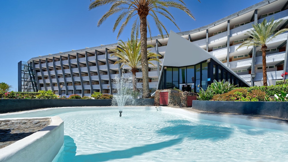 Ura Jardín del Atlántico — Hotel building in Playa del Ingles, Canary Islands
