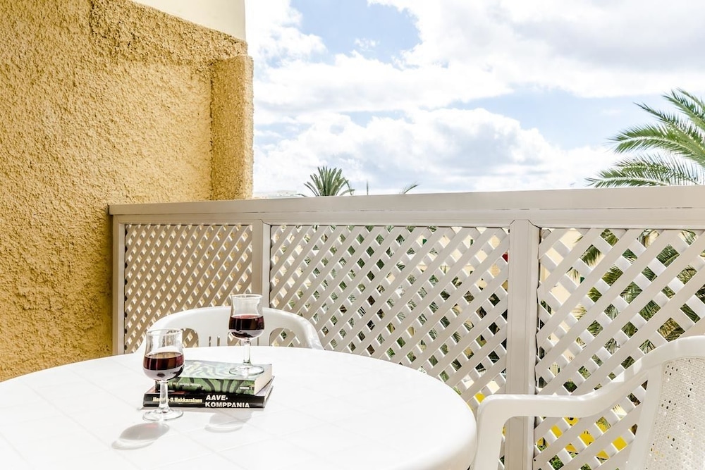 Ura Jardín del Atlántico — Hotel building in Playa del Ingles, Canary Islands