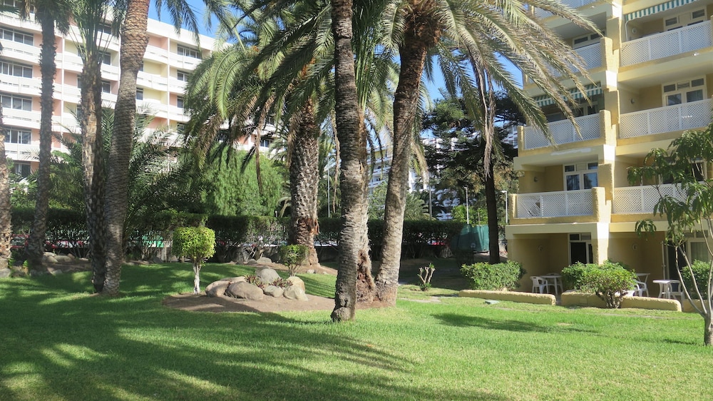 Ura Jardín del Atlántico — Hotel building in Playa del Ingles, Canary Islands