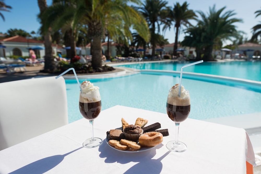 eó Suite Hotel Jardin Dorado — Swimming pool in Maspalomas, Canary Islands