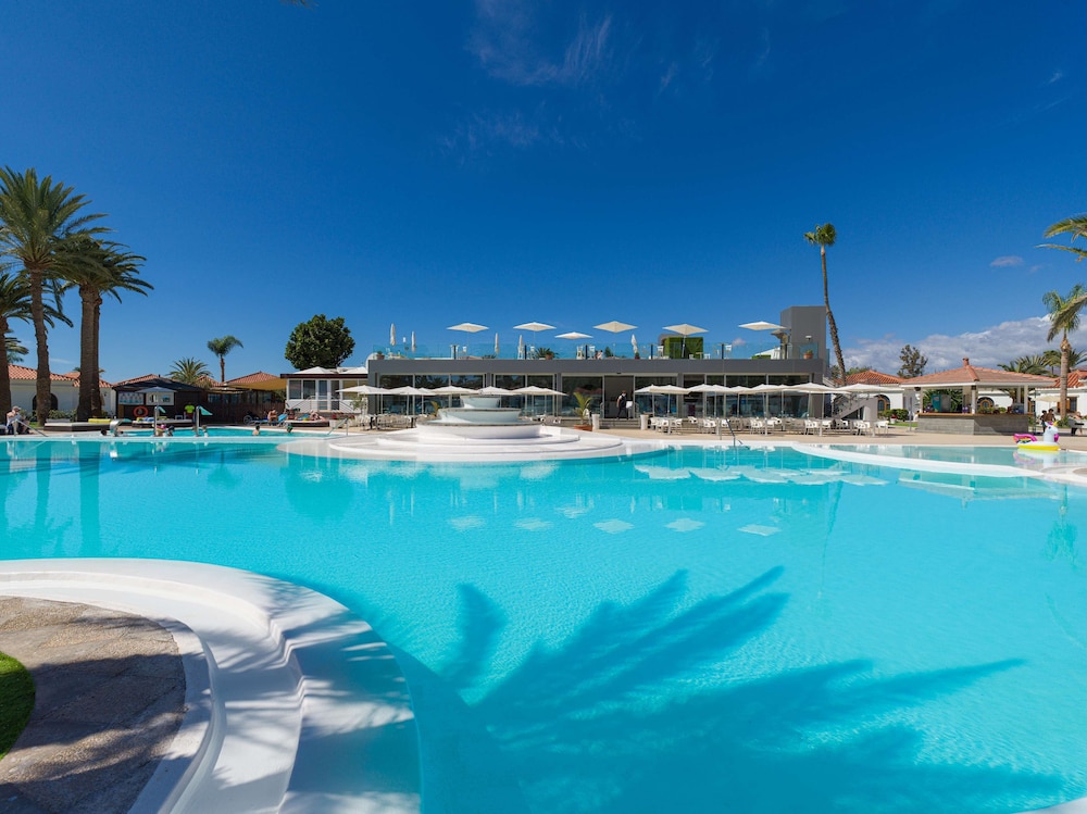eó Suite Hotel Jardin Dorado — Swimming pool in Maspalomas, Canary Islands