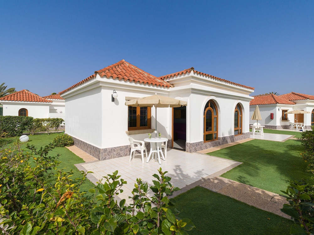 eó Suite Hotel Jardin Dorado — Hotel building in Maspalomas, Canary Islands