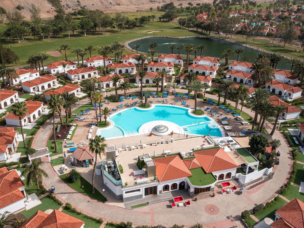 eó Suite Hotel Jardin Dorado — Swimming pool in Maspalomas, Canary Islands