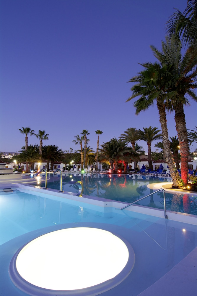 eó Suite Hotel Jardin Dorado — Swimming pool in Maspalomas, Canary Islands