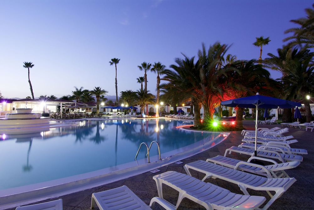 eó Suite Hotel Jardin Dorado — Swimming pool in Maspalomas, Canary Islands