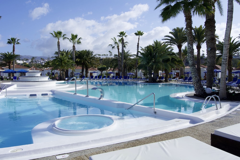 eó Suite Hotel Jardin Dorado — Swimming pool in Maspalomas, Canary Islands