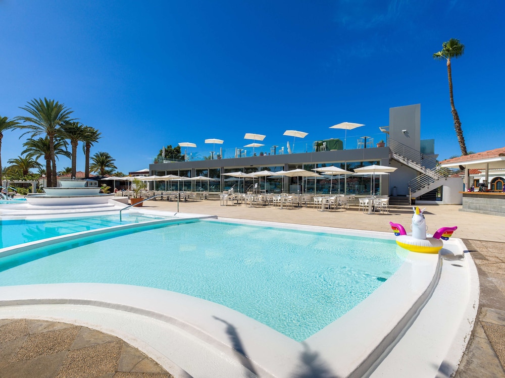 eó Suite Hotel Jardin Dorado — Swimming pool in Maspalomas, Canary Islands