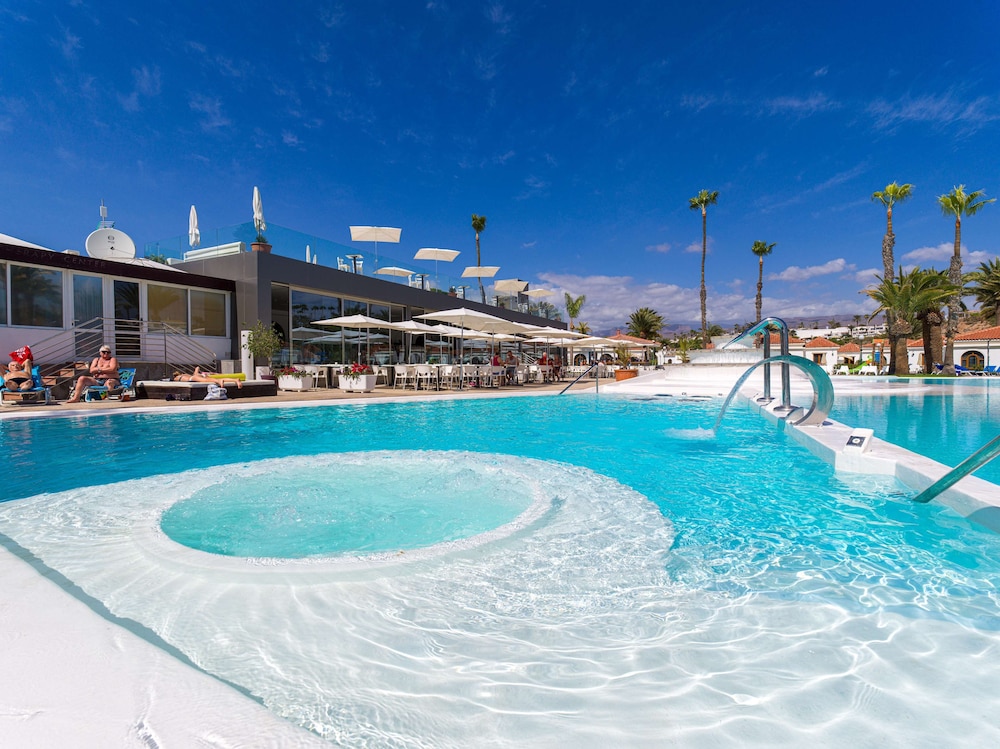 eó Suite Hotel Jardin Dorado — Swimming pool in Maspalomas, Canary Islands
