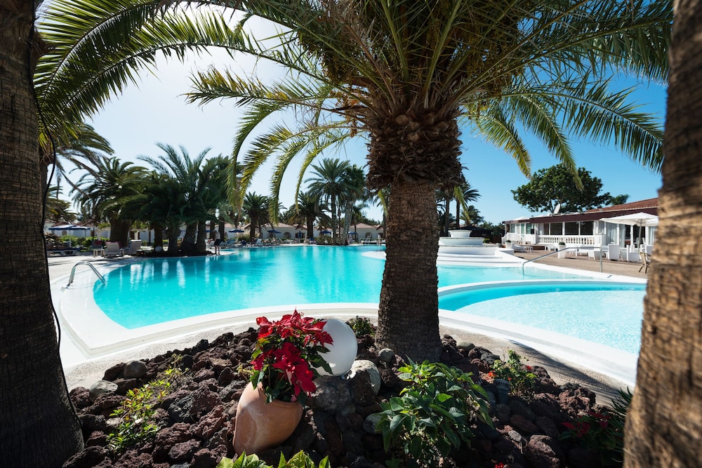 eó Suite Hotel Jardin Dorado — Swimming pool in Maspalomas, Canary Islands