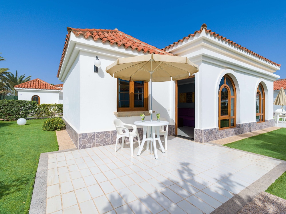 eó Suite Hotel Jardin Dorado — Hotel building in Maspalomas, Canary Islands