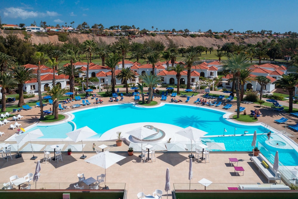 eó Suite Hotel Jardin Dorado — Swimming pool in Maspalomas, Canary Islands