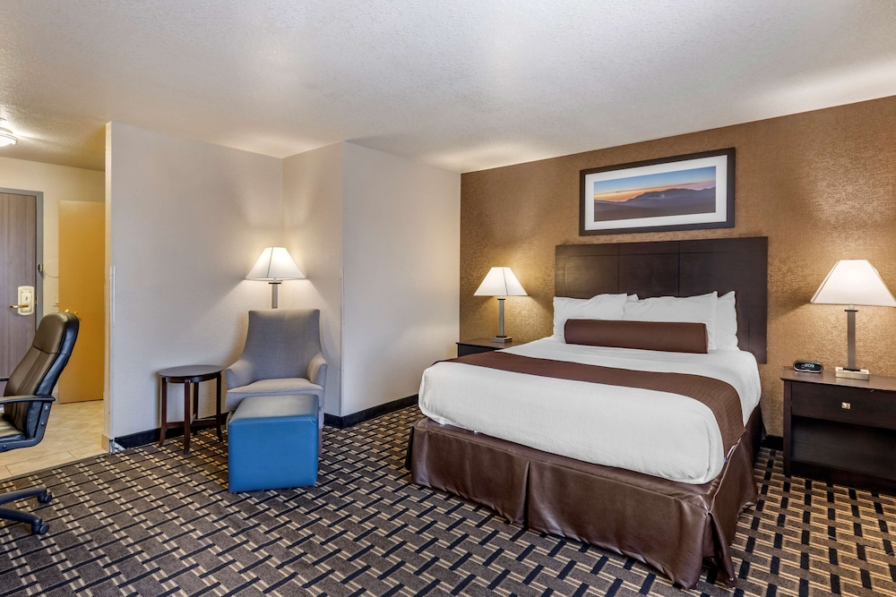 Best Western Plus Las Vegas West — Hotel rooms in Las Vegas, Nevada