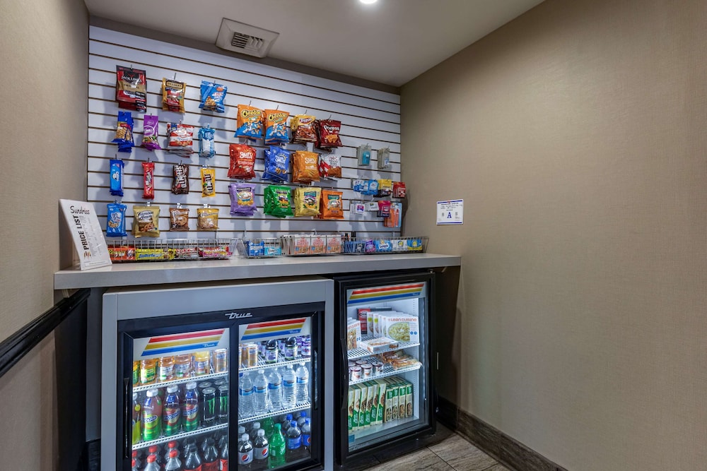 Best Western Plus Las Vegas West — Restaurant & bars in Las Vegas, Nevada