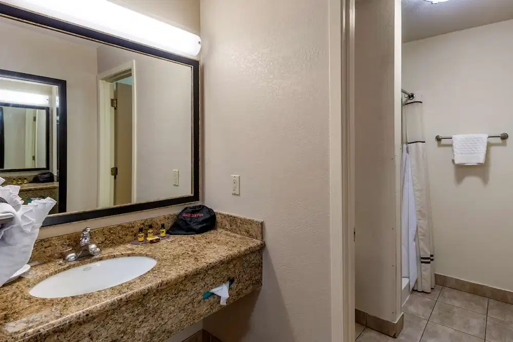 Best Western Plus Las Vegas West — Hotel rooms in Las Vegas, Nevada