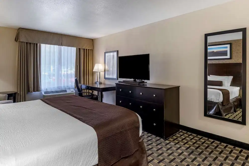Best Western Plus Las Vegas West — Hotel rooms in Las Vegas, Nevada