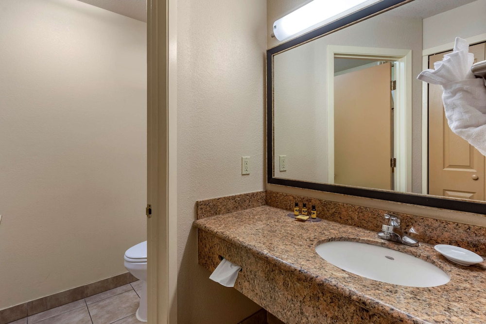 Best Western Plus Las Vegas West — Hotel rooms in Las Vegas, Nevada