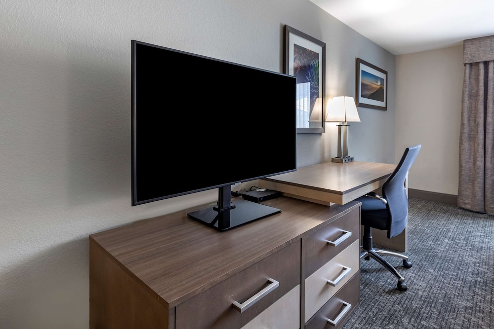 Best Western Plus Las Vegas West — Hotel rooms in Las Vegas, Nevada