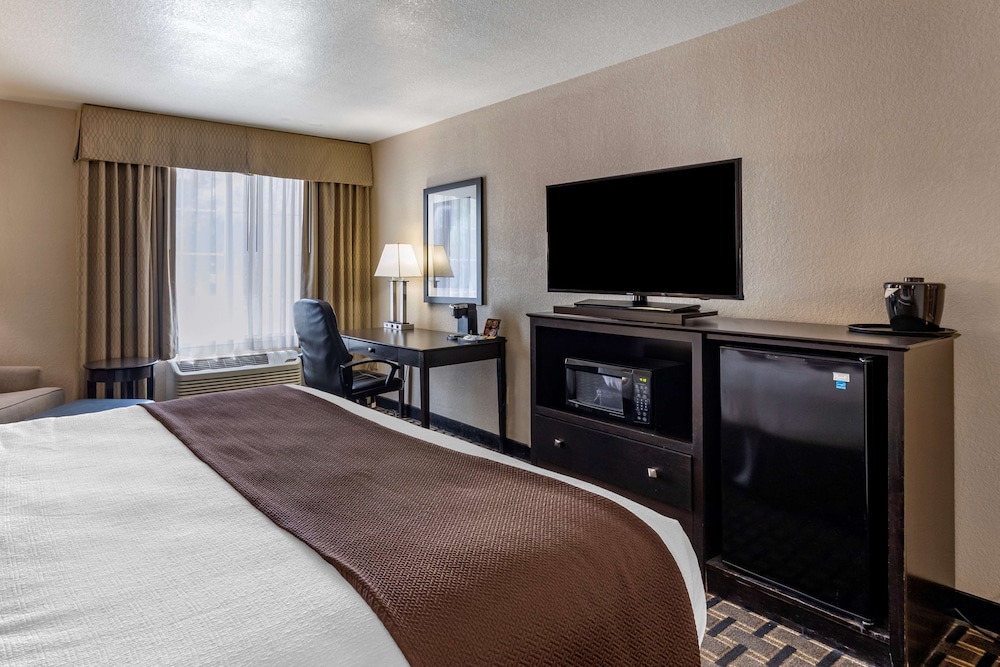 Best Western Plus Las Vegas West — Hotel rooms in Las Vegas, Nevada