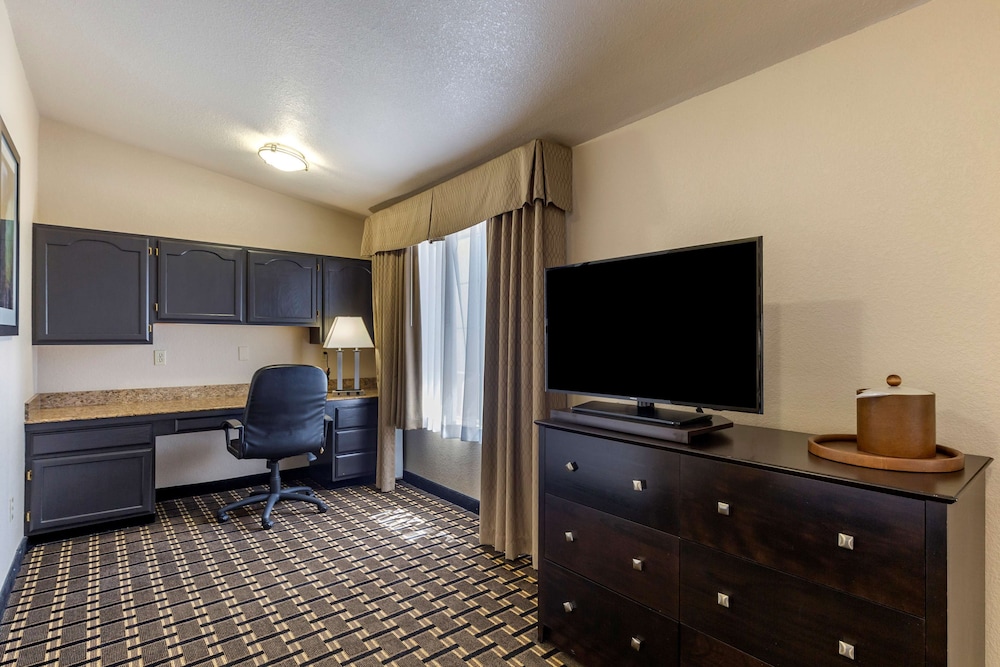 Best Western Plus Las Vegas West — Hotel rooms in Las Vegas, Nevada