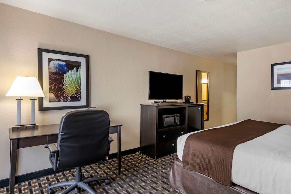 Best Western Plus Las Vegas West — Hotel rooms in Las Vegas, Nevada