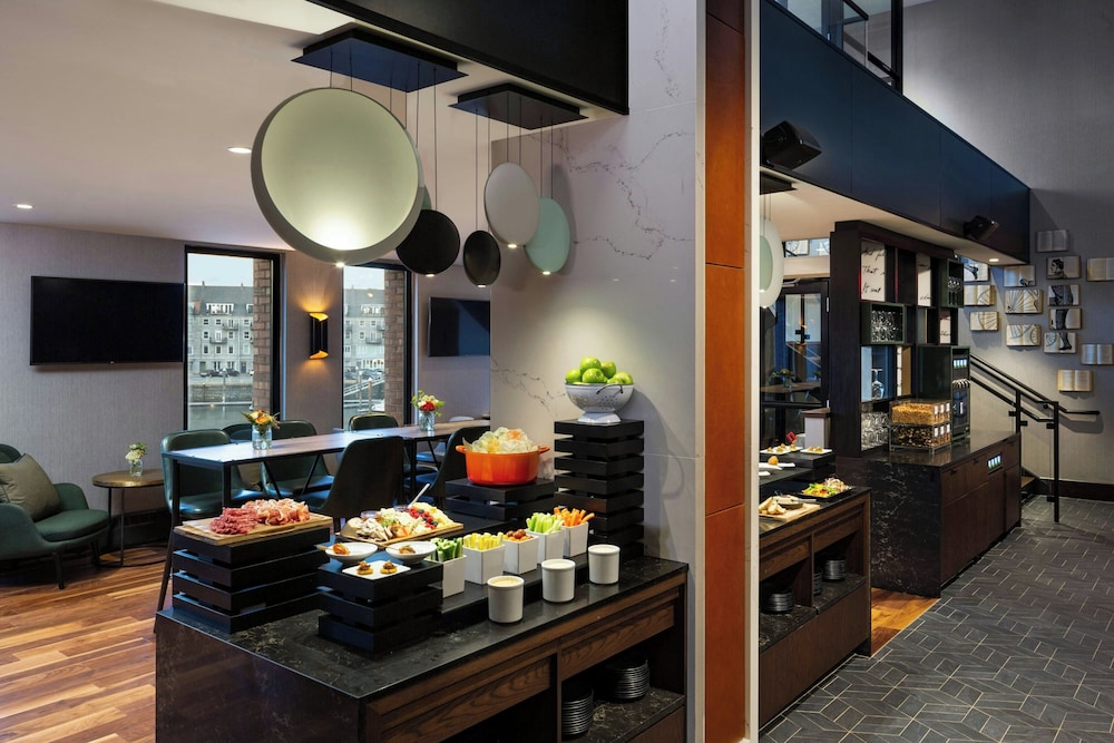 Boston Marriott Long Wharf — Restaurant & bars in Boston, Massachusetts