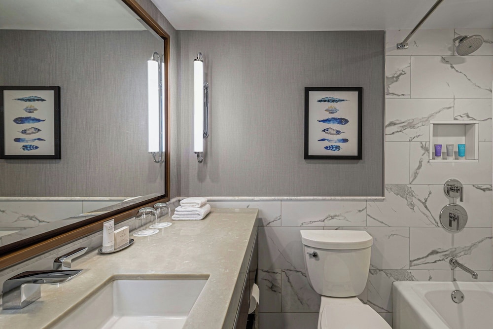 Boston Marriott Long Wharf — Hotel rooms in Boston, Massachusetts