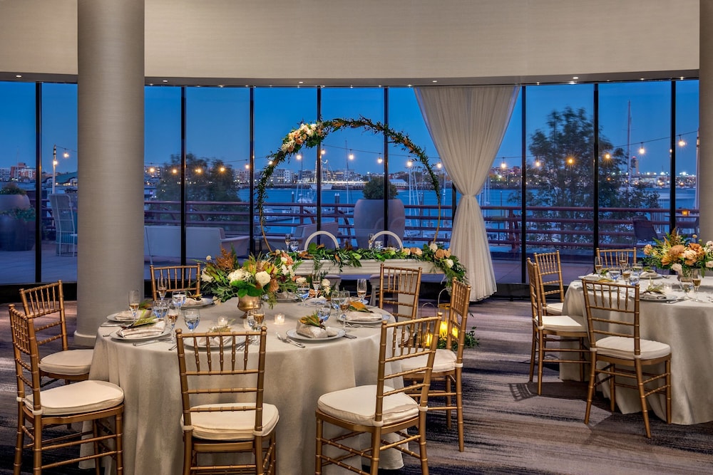 Boston Marriott Long Wharf — Hotel building in Boston, Massachusetts