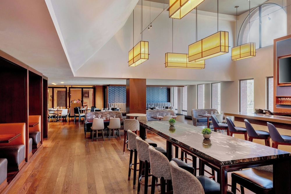 Boston Marriott Long Wharf — Restaurant & bars in Boston, Massachusetts