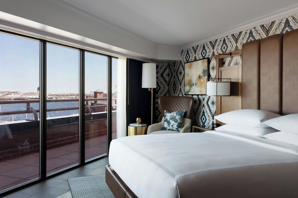 Boston Marriott Long Wharf — Hotel rooms in Boston, Massachusetts