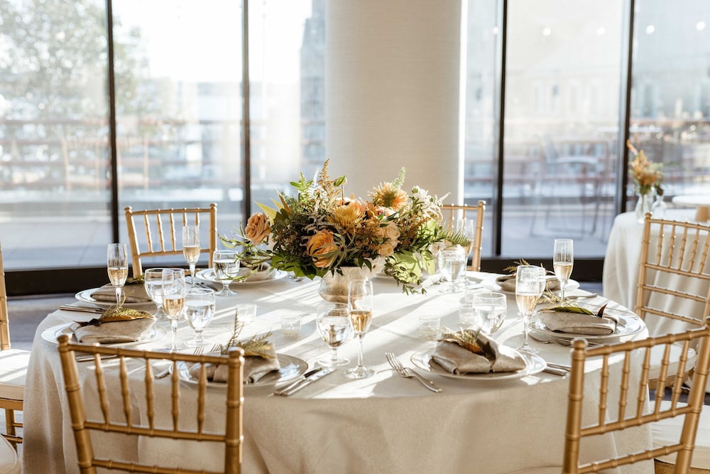 Boston Marriott Long Wharf — Restaurant & bars in Boston, Massachusetts