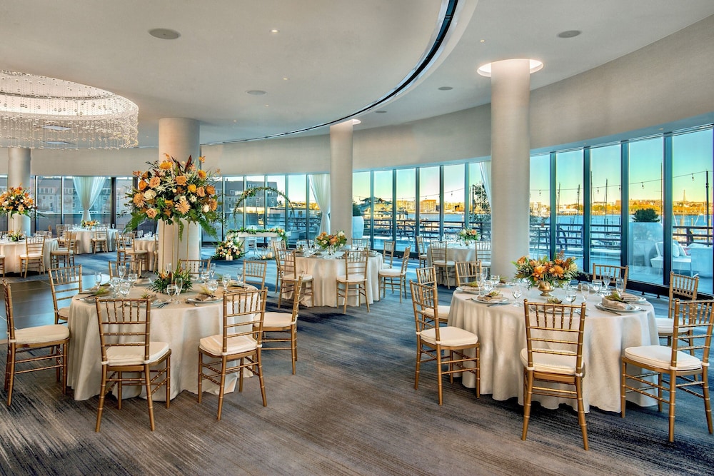 Boston Marriott Long Wharf — Hotel building in Boston, Massachusetts