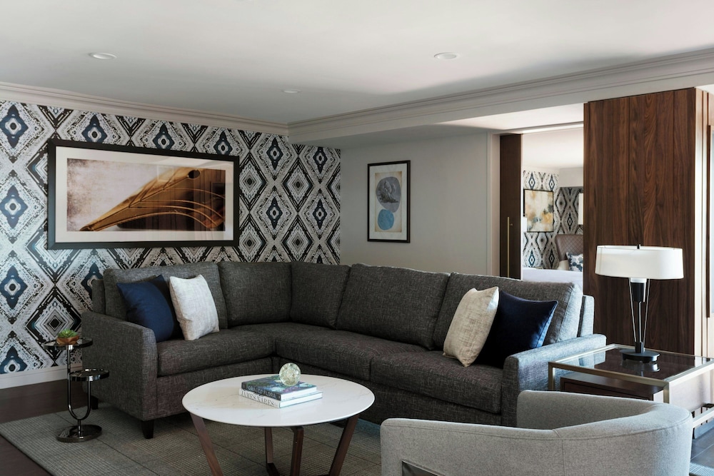 Boston Marriott Long Wharf — Hotel rooms in Boston, Massachusetts