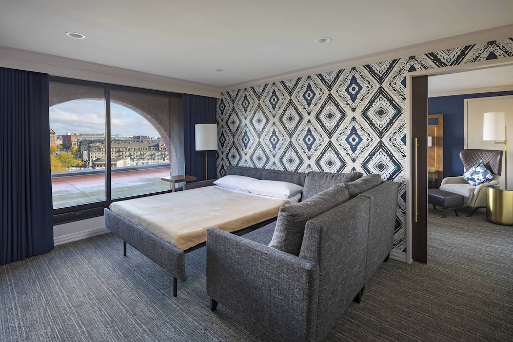 Boston Marriott Long Wharf — Hotel rooms in Boston, Massachusetts