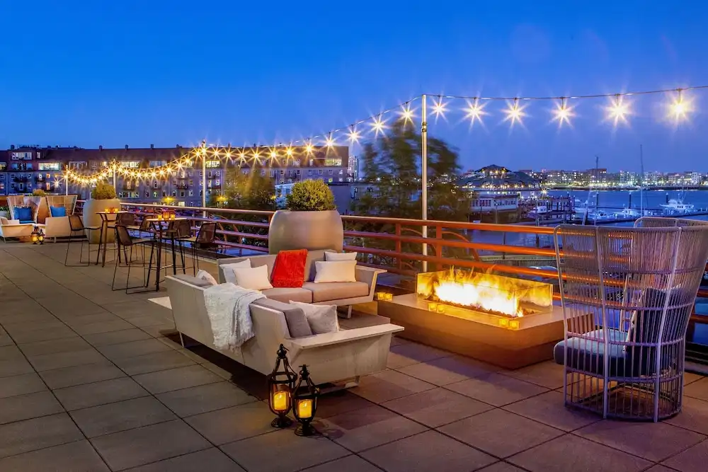Boston Marriott Long Wharf — Restaurant & bars in Boston, Massachusetts