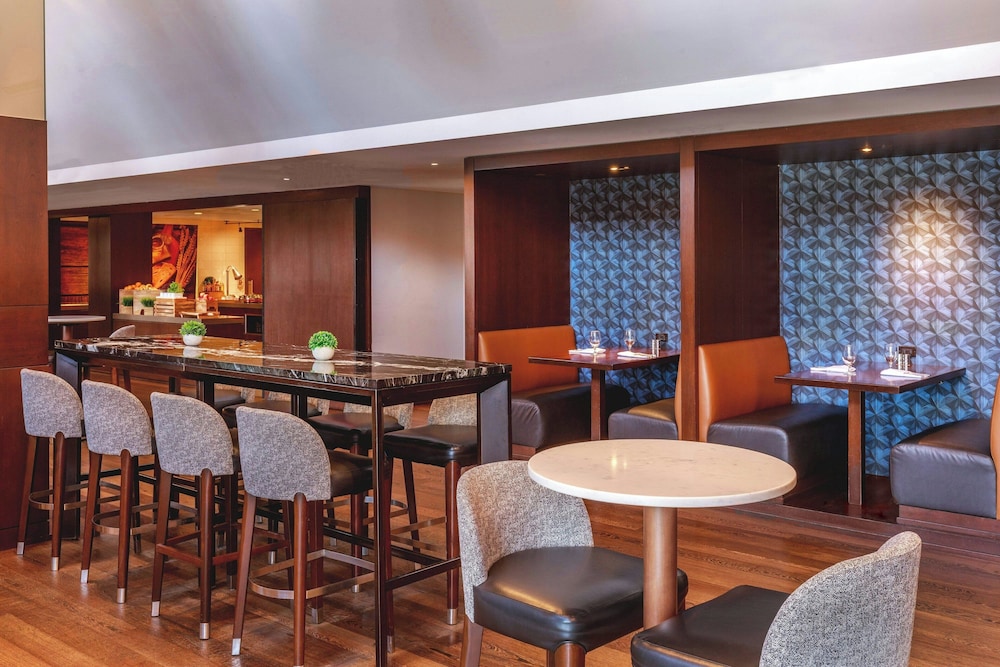 Boston Marriott Long Wharf — Restaurant & bars in Boston, Massachusetts
