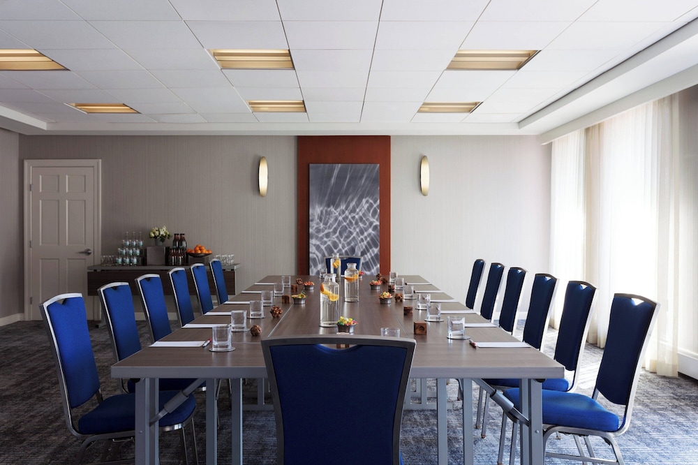 Boston Marriott Long Wharf — Restaurant & bars in Boston, Massachusetts