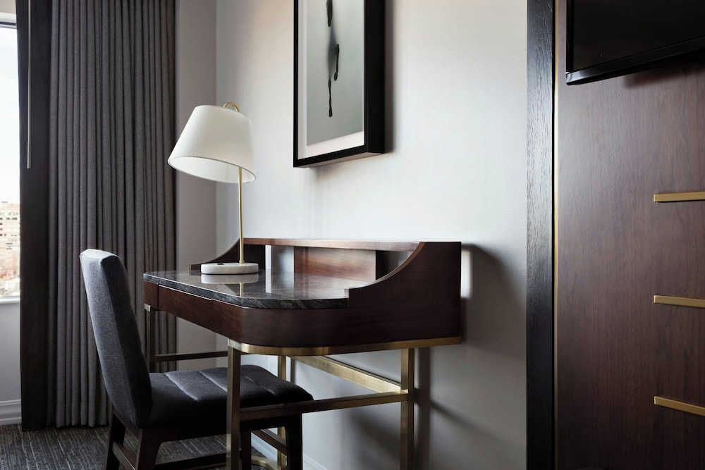 Boston Marriott Long Wharf — Hotel rooms in Boston, Massachusetts