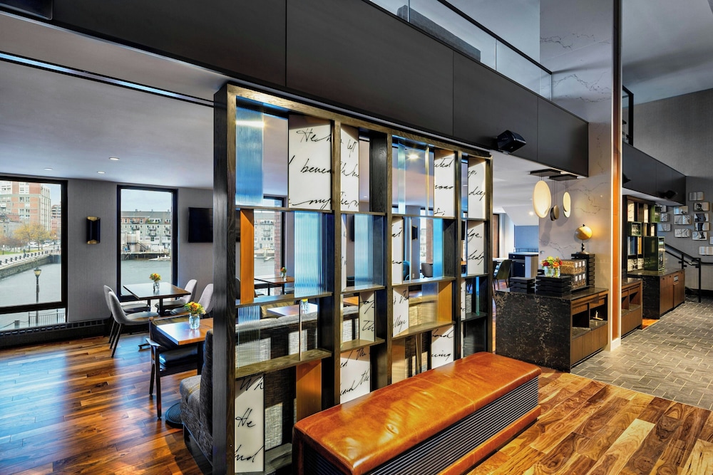 Boston Marriott Long Wharf — Restaurant & bars in Boston, Massachusetts