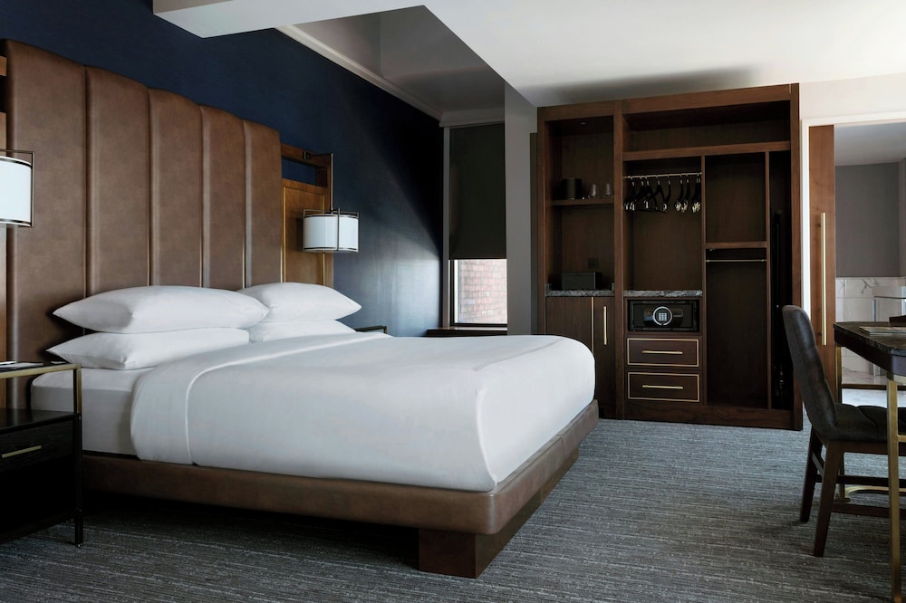 Boston Marriott Long Wharf — Hotel rooms in Boston, Massachusetts