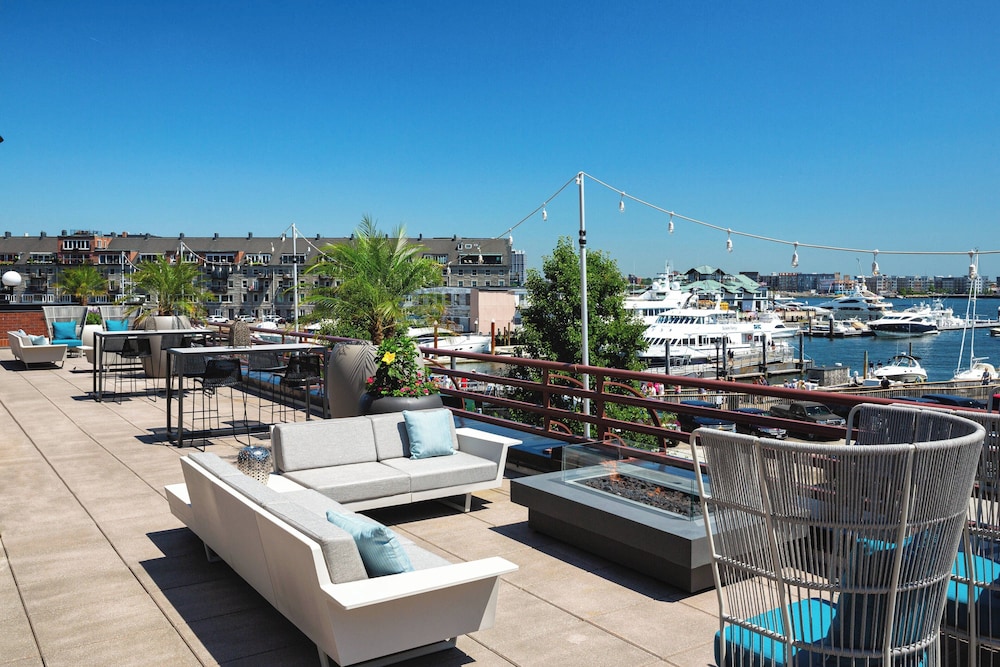 Boston Marriott Long Wharf — Restaurant & bars in Boston, Massachusetts
