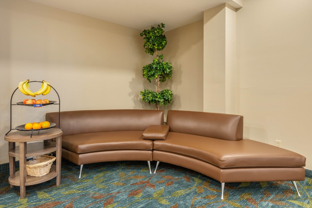 Candlewood Suites Fort Myers Sanibel Gateway by IHG — Hotel building in Fort Myers, Florida