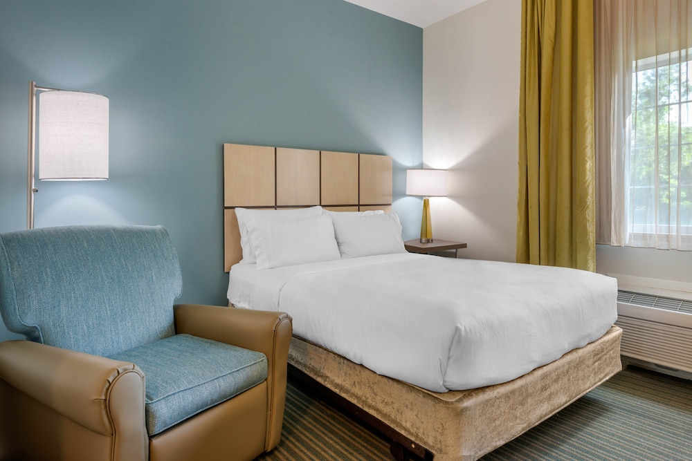 Candlewood Suites Fort Myers Sanibel Gateway by IHG — Hotel rooms in Fort Myers, Florida