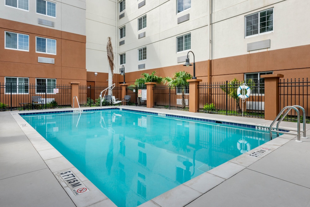 Candlewood Suites Fort Myers Sanibel Gateway by IHG — Swimming pool in Fort Myers, Florida