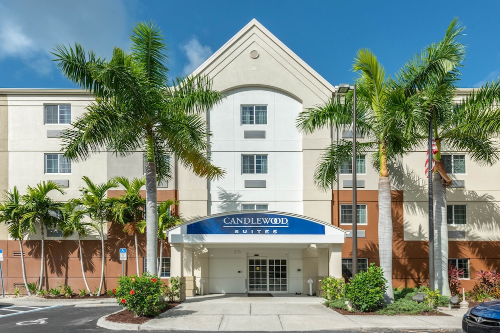 Candlewood Suites Fort Myers Sanibel Gateway by IHG — Hotel building in Fort Myers, Florida
